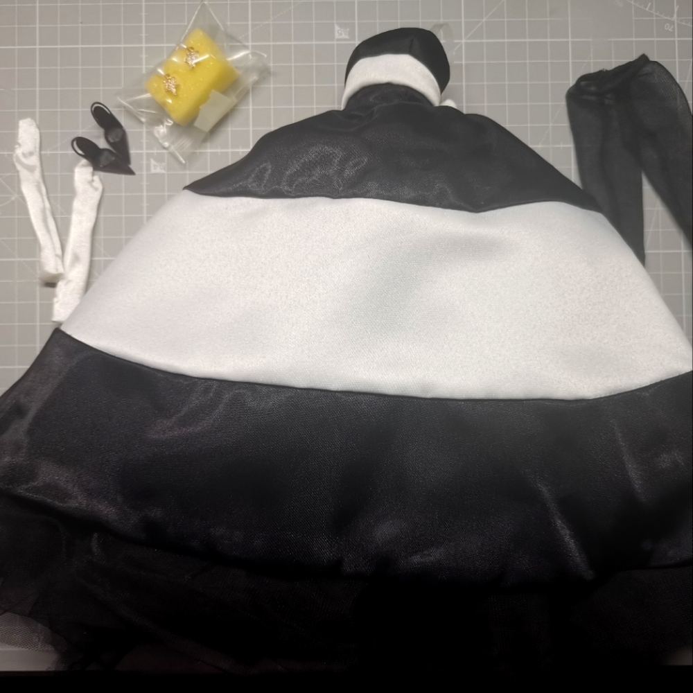 Barbie Silkstone Black and White Forever Outfit Full Set